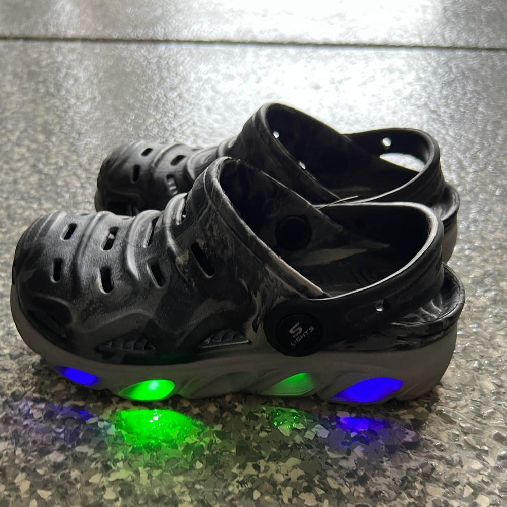 Sketchers light up Sandals for kids size 11